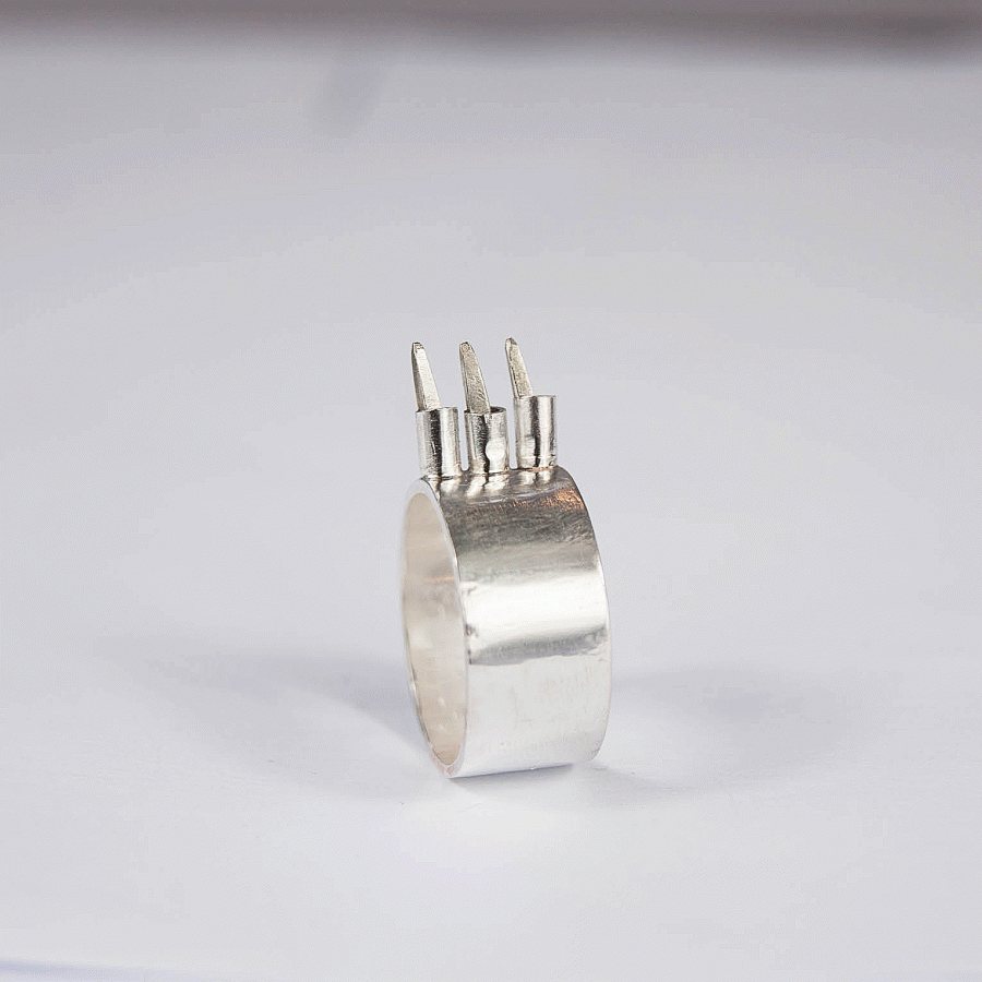 Spiked fork prong ring