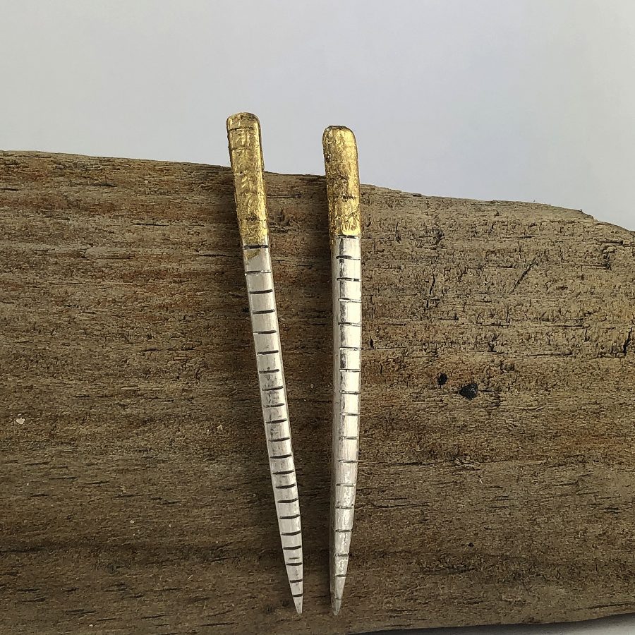lines with gold leaf on fork prong