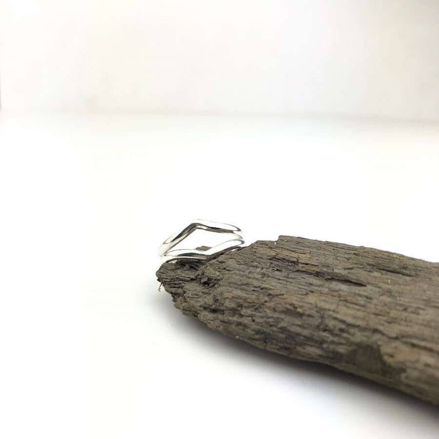 Double wishbone ring