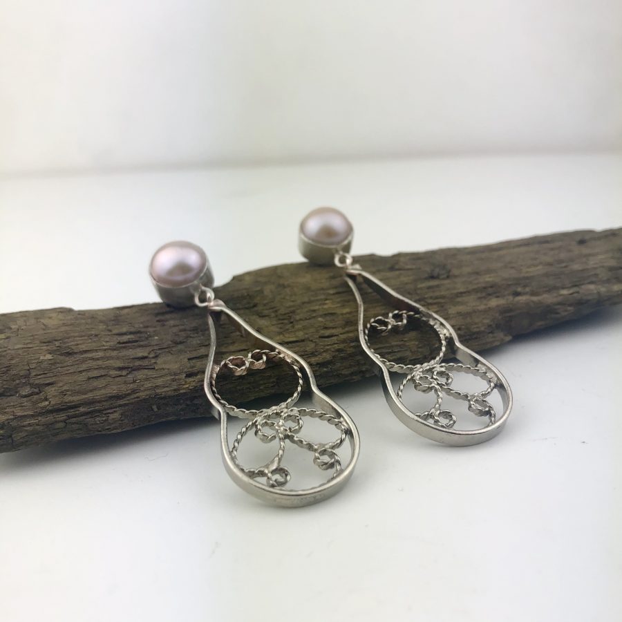 Pearl & cutlery studs