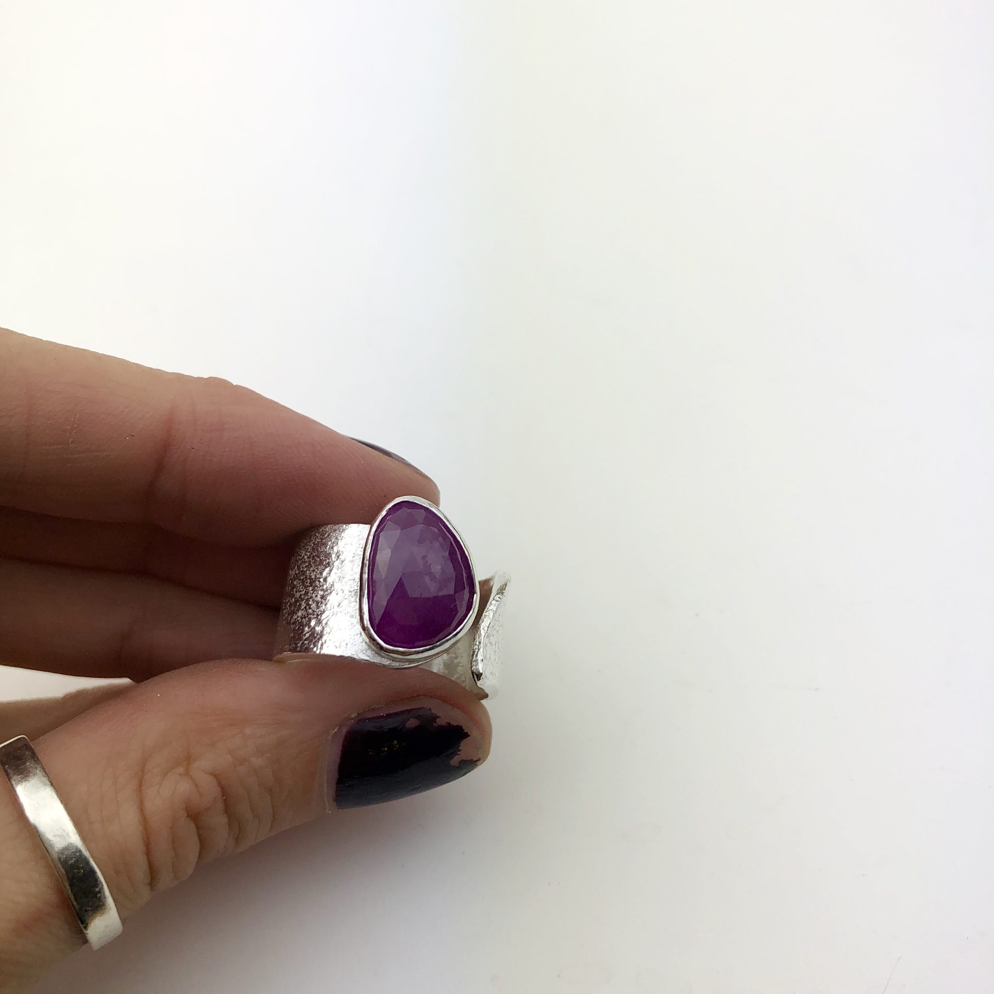reticulated sapphire ring