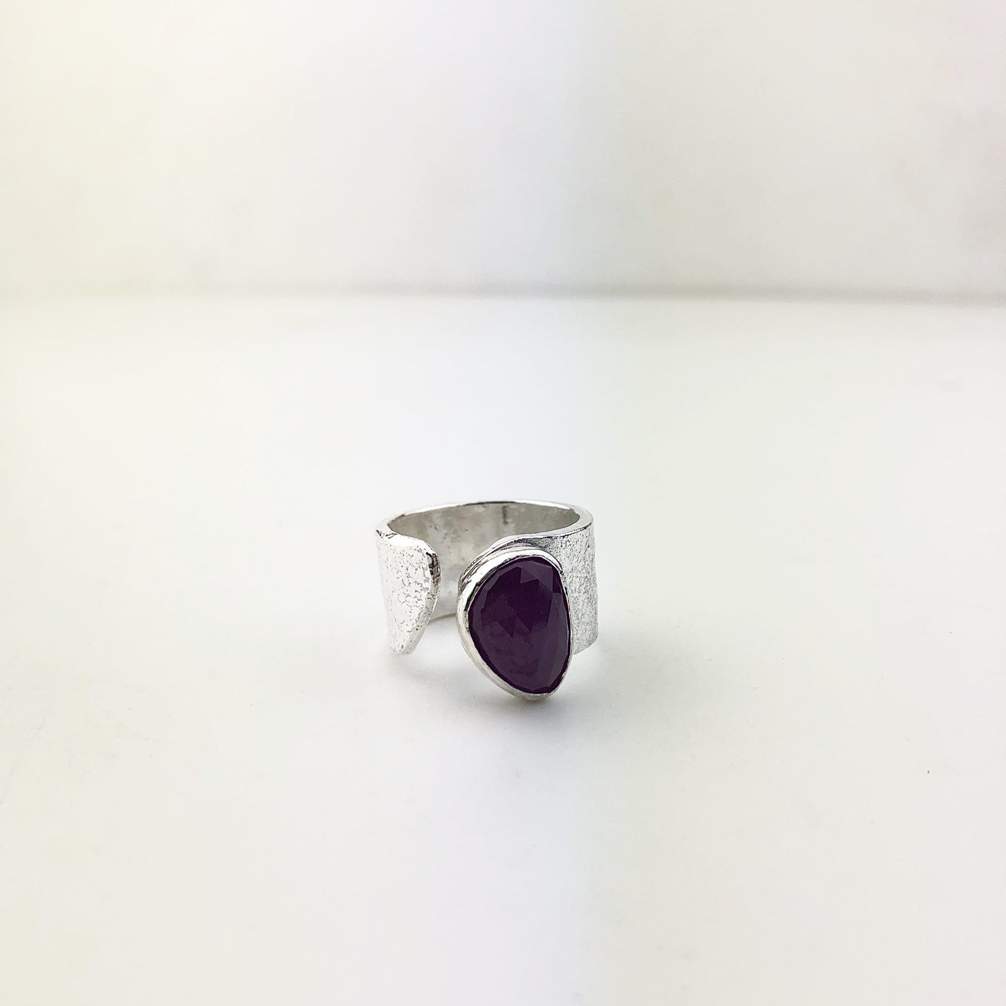 reticulated sapphire ring