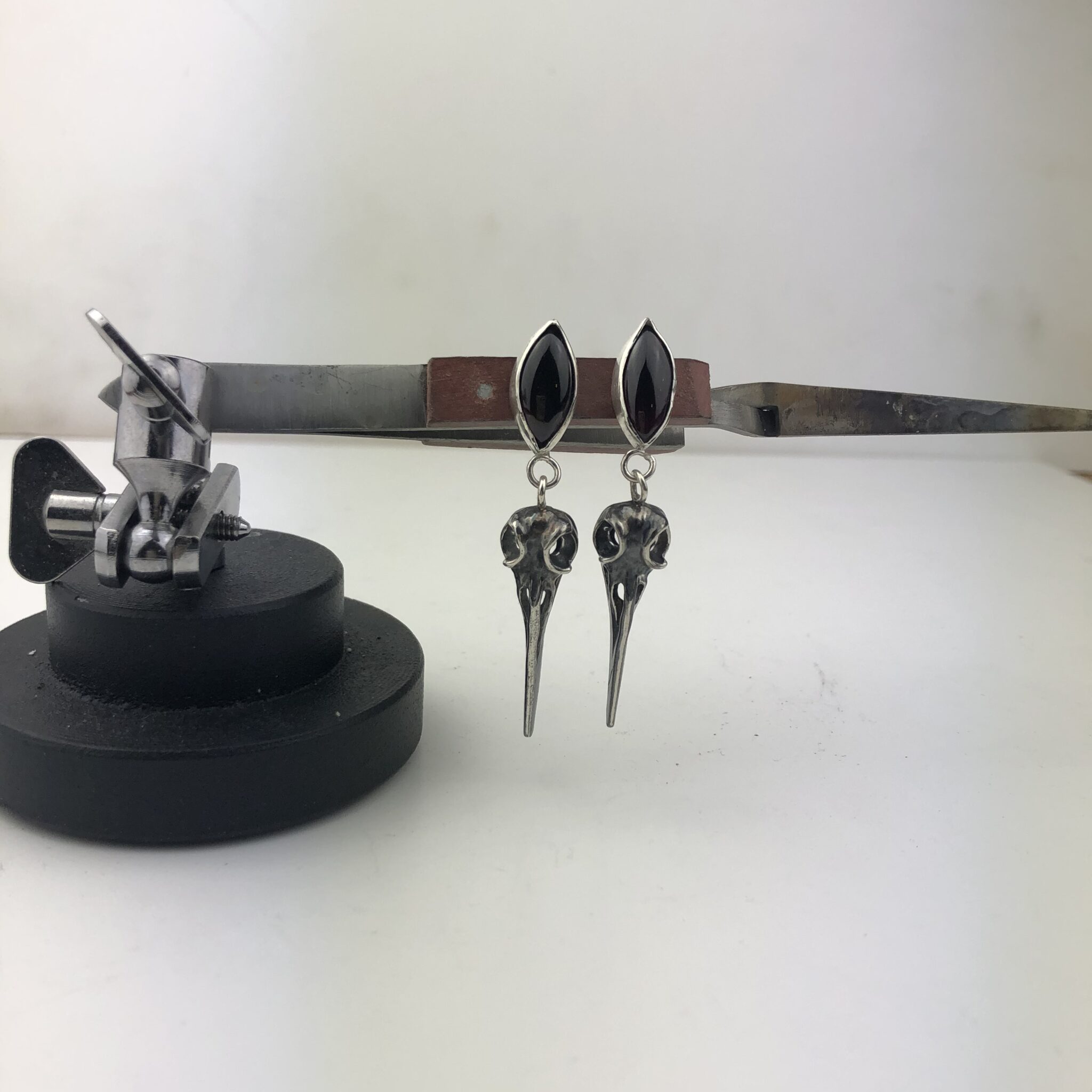 Skulls & garnet earrings