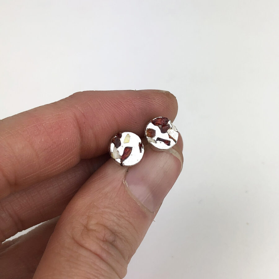 red seglass studs