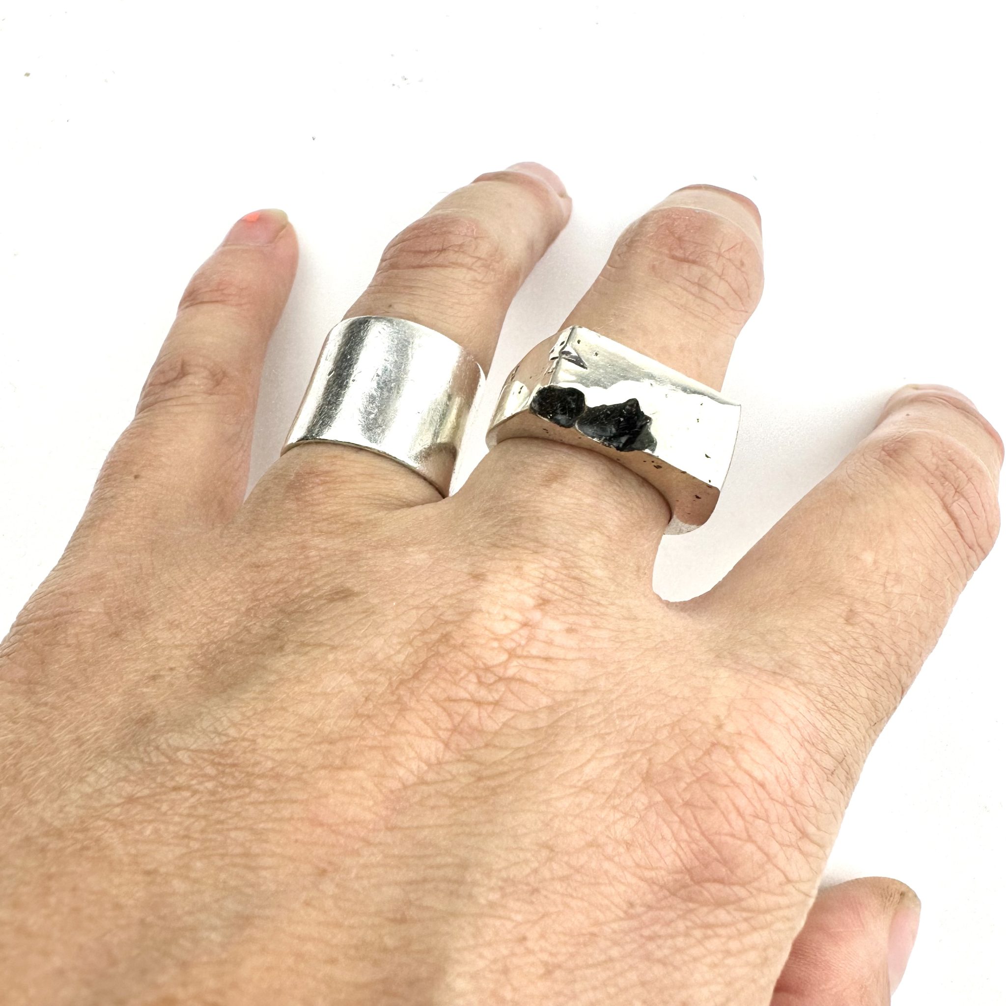 Crevice silver signet ring