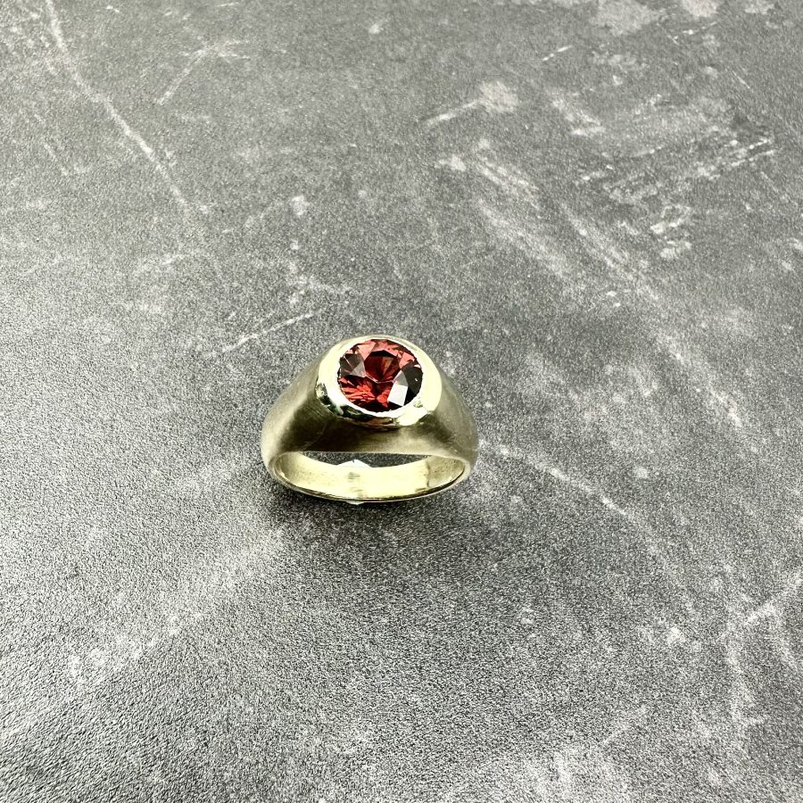 9ct gold signet style ring set with a Mozambique faceted garnet