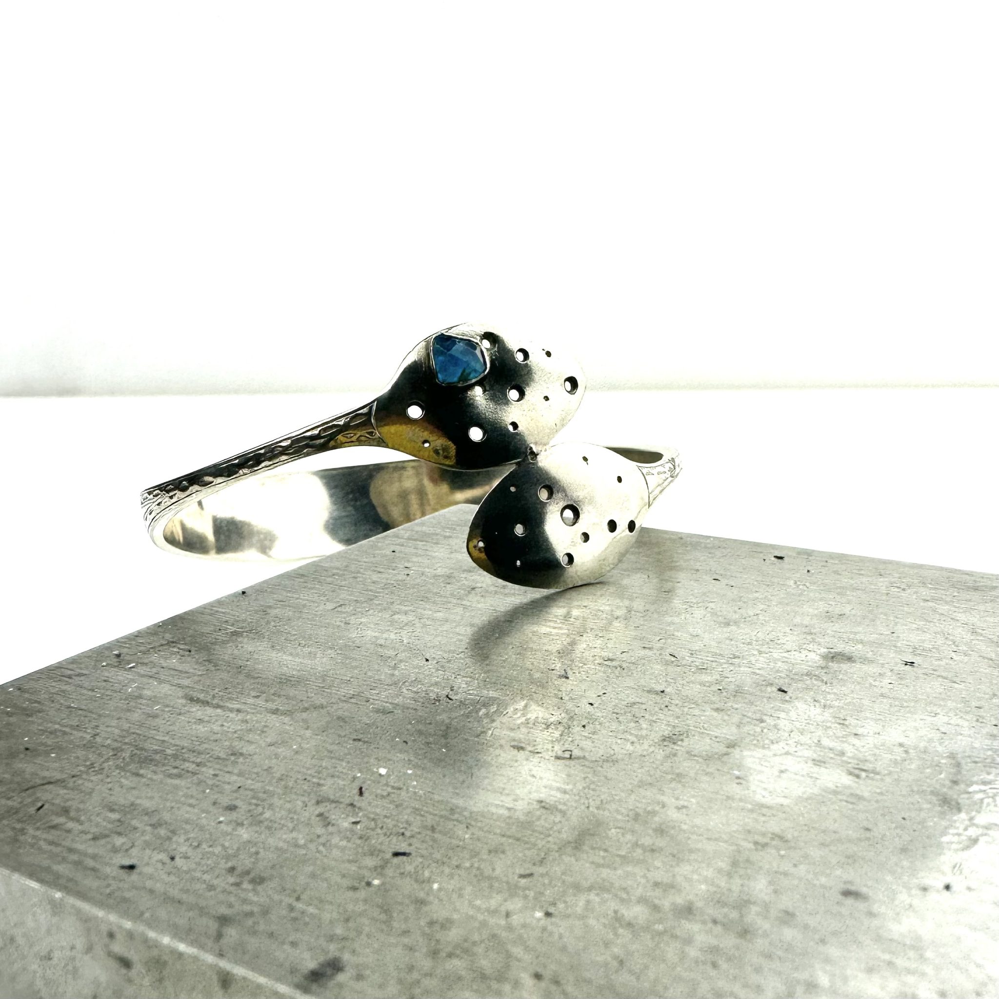 apatite sugar tong bangle