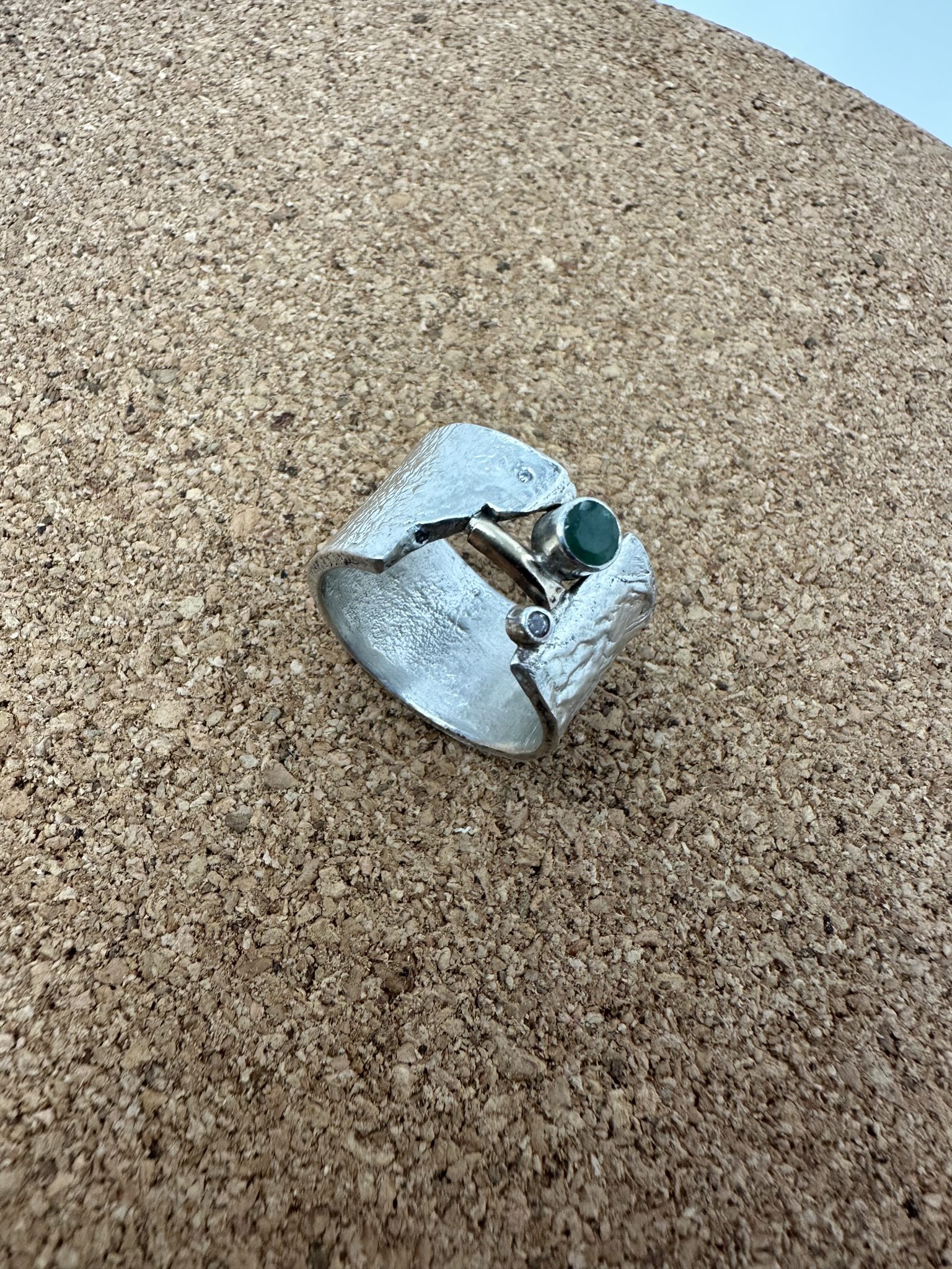 Emerald Gap Ring - Image 4